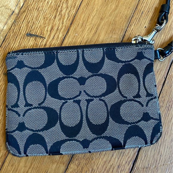 (1492) COACH Black & Grey Wristlet Silver Hardware with Signature Coach Keychain - Picture 5 of 7